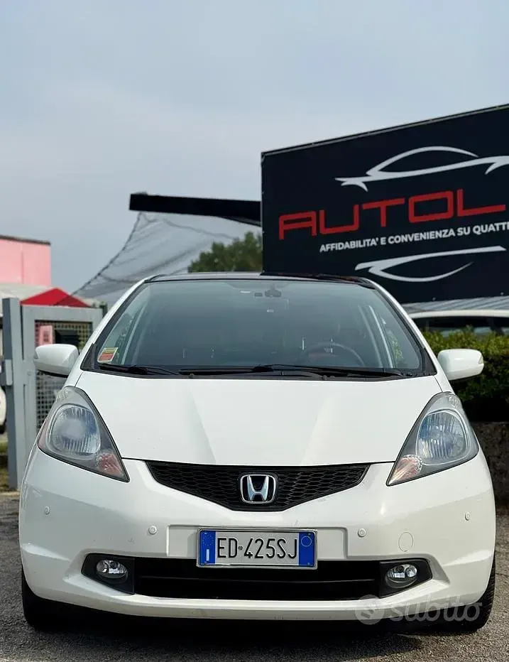 Usata Honda Jazz 99 CV (72 kW) 2010 Bianco Utilitaria