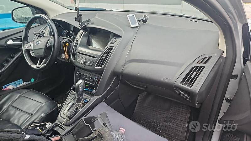 Usata Ford Focus 125 CV (91 kW) 2017 Grigio Station wagon