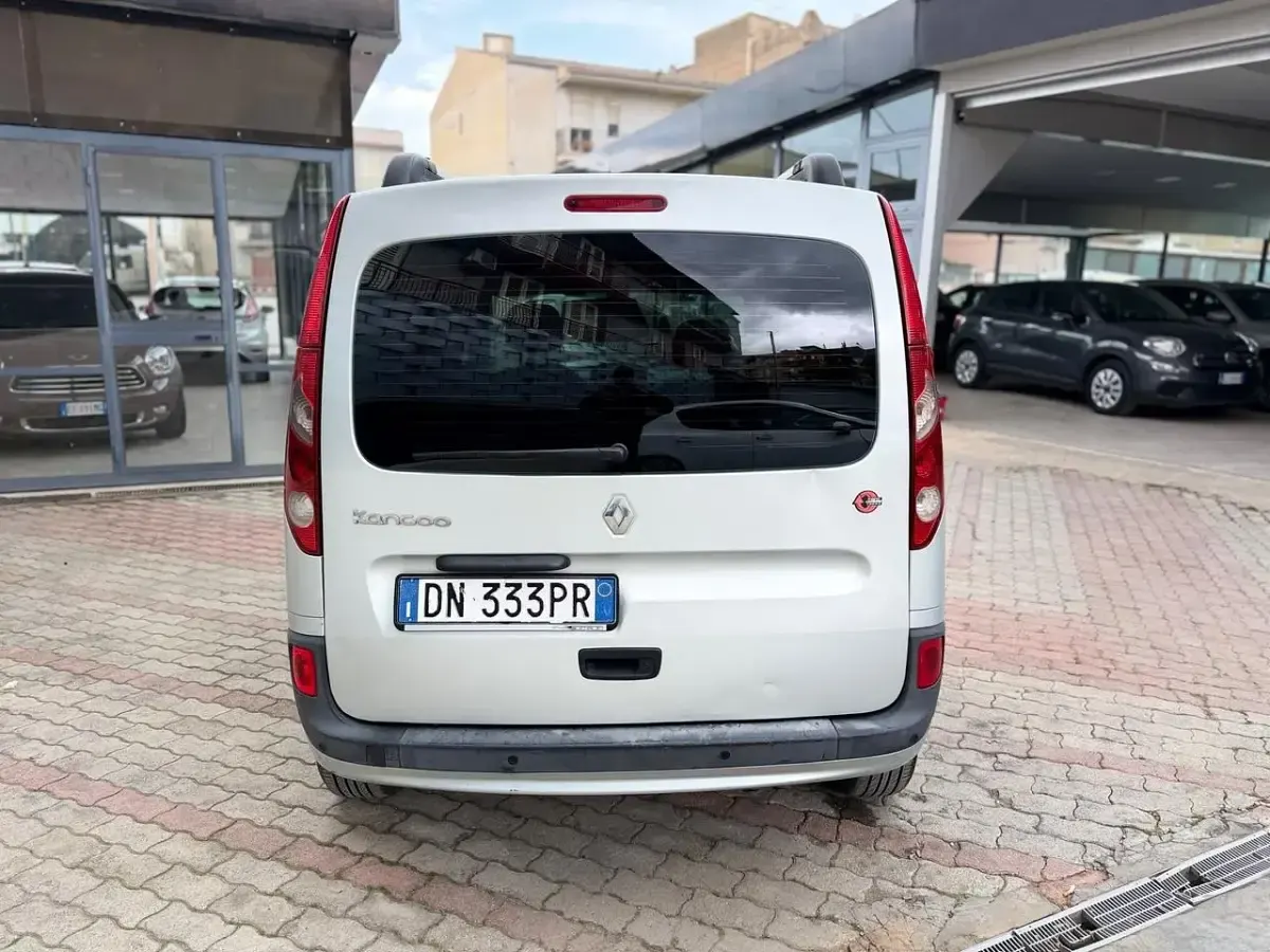 Usata Renault Kangoo Dynamique 105 CV (77 kW) 2008 Argento Monovolume