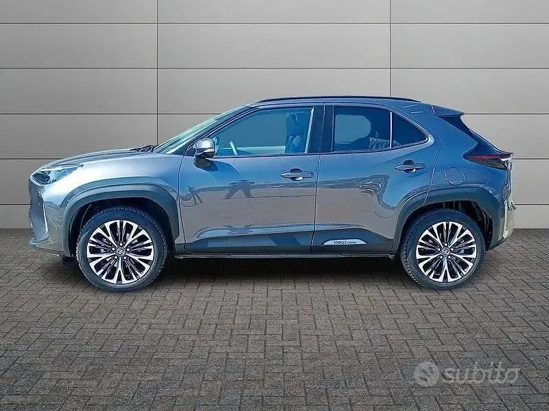 Usata Toyota Yaris Cross Lounge 116 CV (85 kW) 2023 Grigio SUV