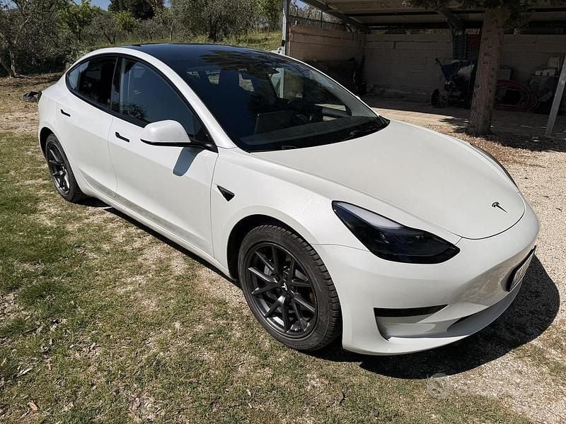 Usata Tesla Model 3 RWD 235 kW (320 CV) 2023 Bianco Berlina