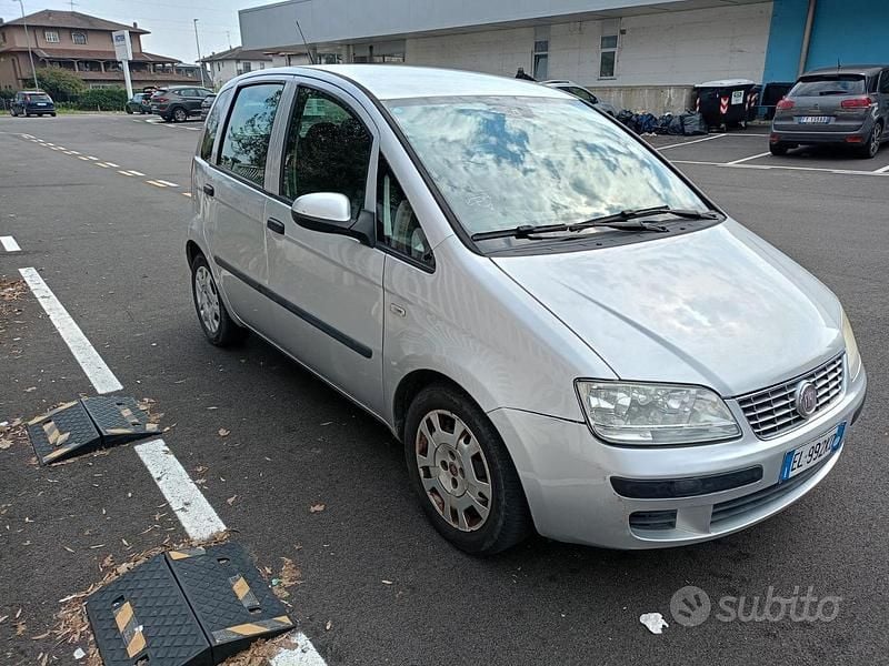 Usata Fiat Idea Dynamic 95 CV (69 kW) 2012 Grigio Monovolume