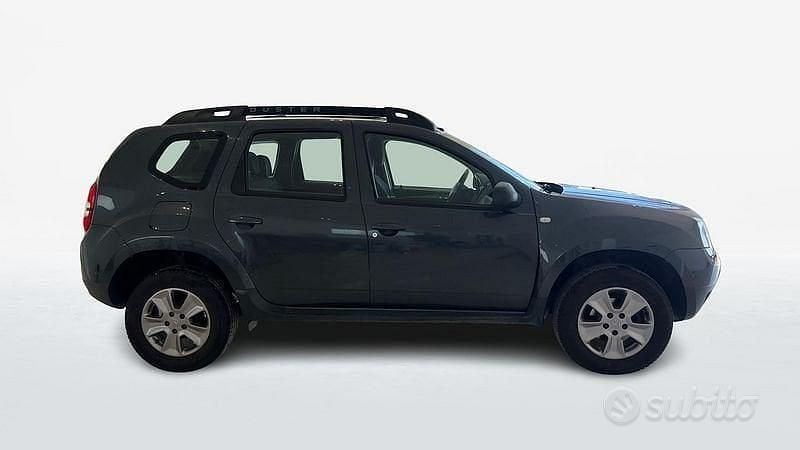 Usata Dacia Duster Lauréate 109 CV (80 kW) 2016 Grigio scuro SUV