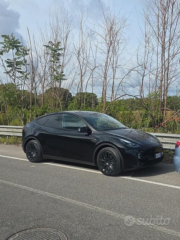 Nero Usata 2023 Tesla Model Y Standard Range SUV | 33.000 € (Super prezzo) - Immagine 1/2