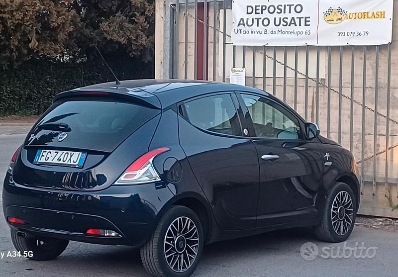 Usata Lancia Ypsilon 69 CV (50 kW) 2017 Blu Utilitaria