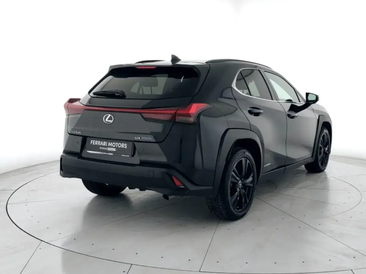 Usata Lexus UX 250h 145 CV (106 kW) 2021 Nero SUV