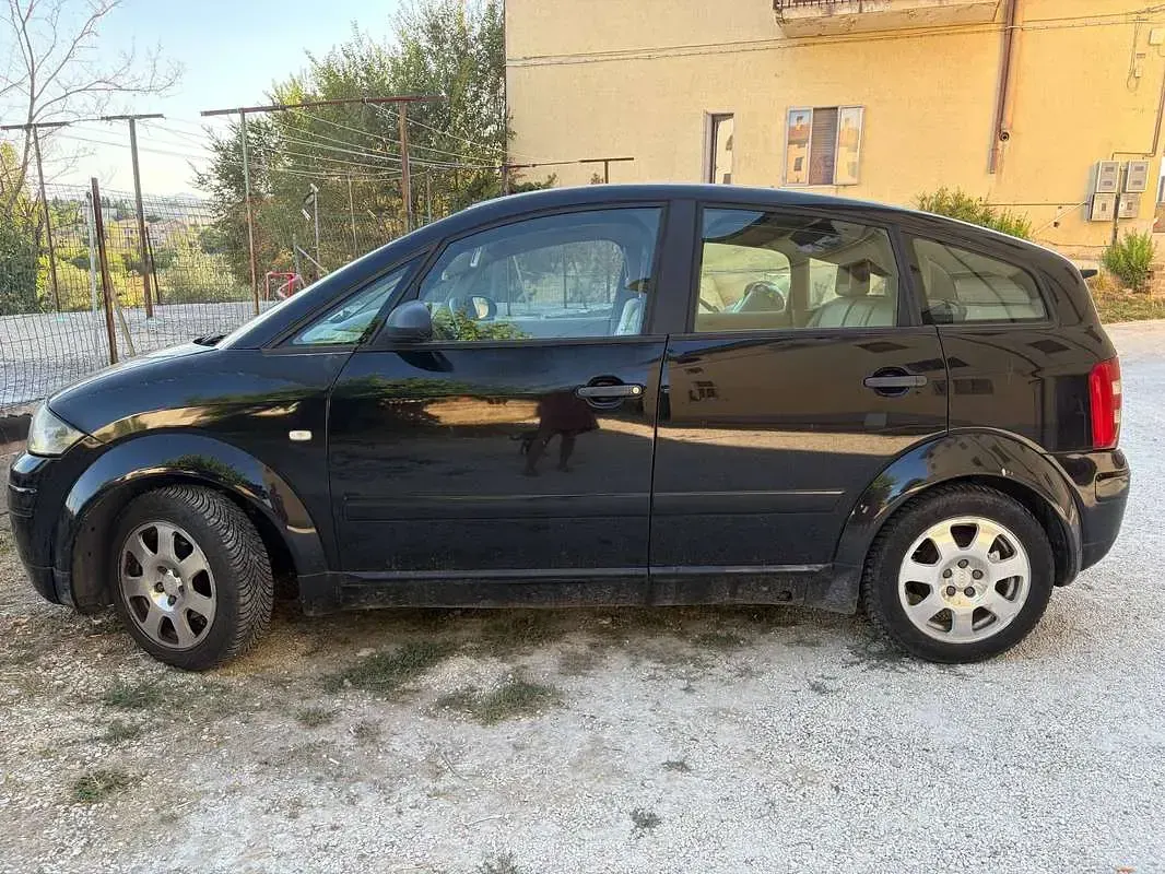 Usata Audi A2 Comfort 75 CV (55 kW) 2002 Nero Utilitaria