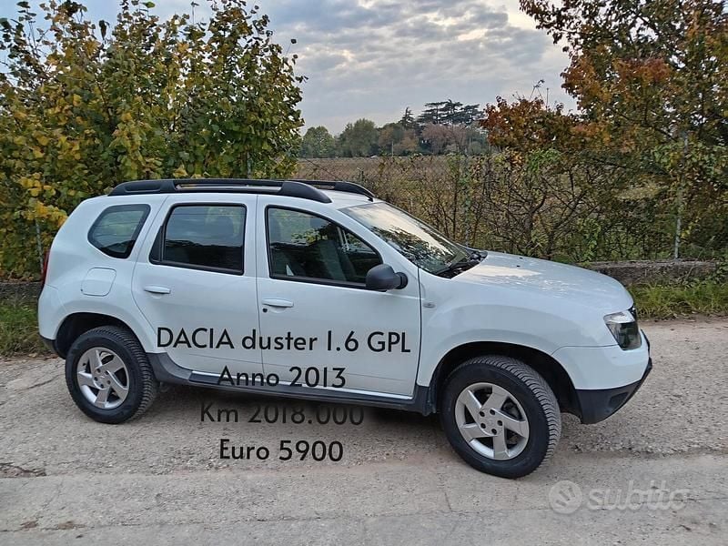Usata Dacia Duster Lauréate 110 CV (80 kW) 2013 Bianco SUV