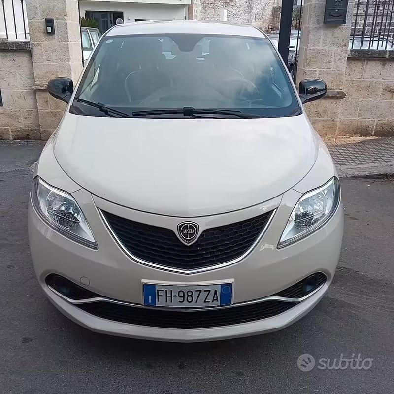 Usata Lancia Ypsilon 69 CV (50 kW) 2017 Marrone Utilitaria