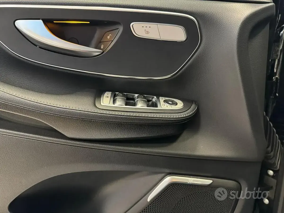 Usata Mercedes V300 Premium 237 CV (174 kW) 2024 Nero Monovolume