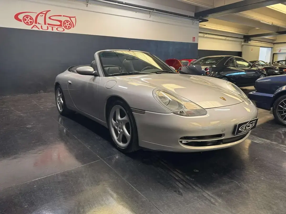 Usata Porsche 911 Carrera Cabriolet 300 CV (220 kW) 1999 Argento Cabrio