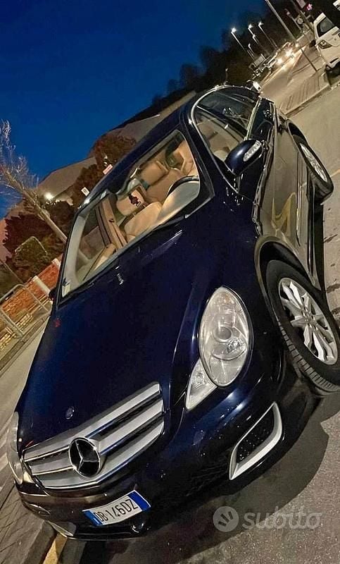 Usata Mercedes R320 224 CV (164 kW) 2006 Blu Monovolume