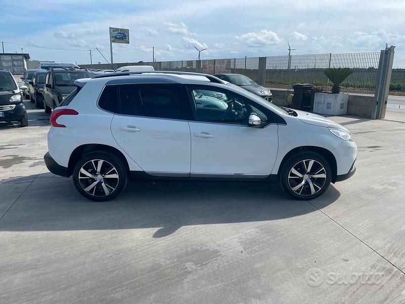 Usata Peugeot 2008 Allure 92 CV (67 kW) 2014 Bianco SUV