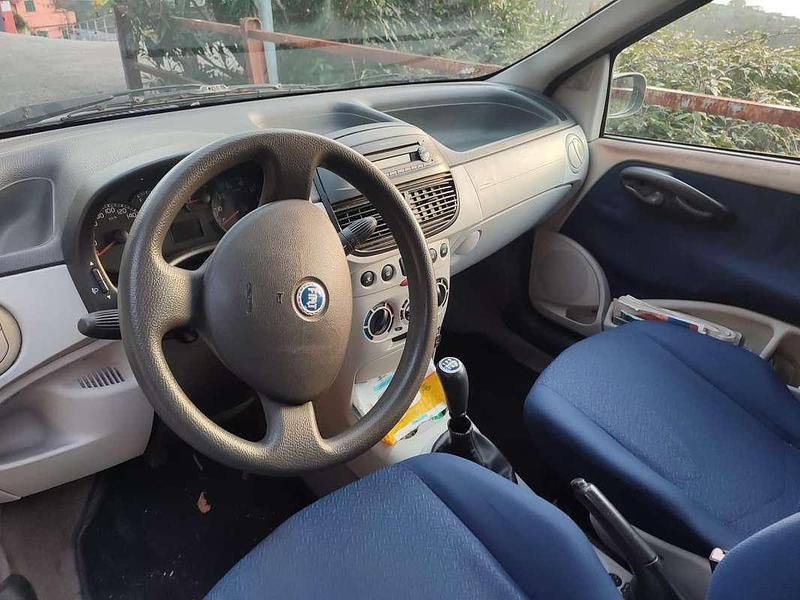 Usata Fiat Punto Dynamic 69 CV (50 kW) 2003 Utilitaria