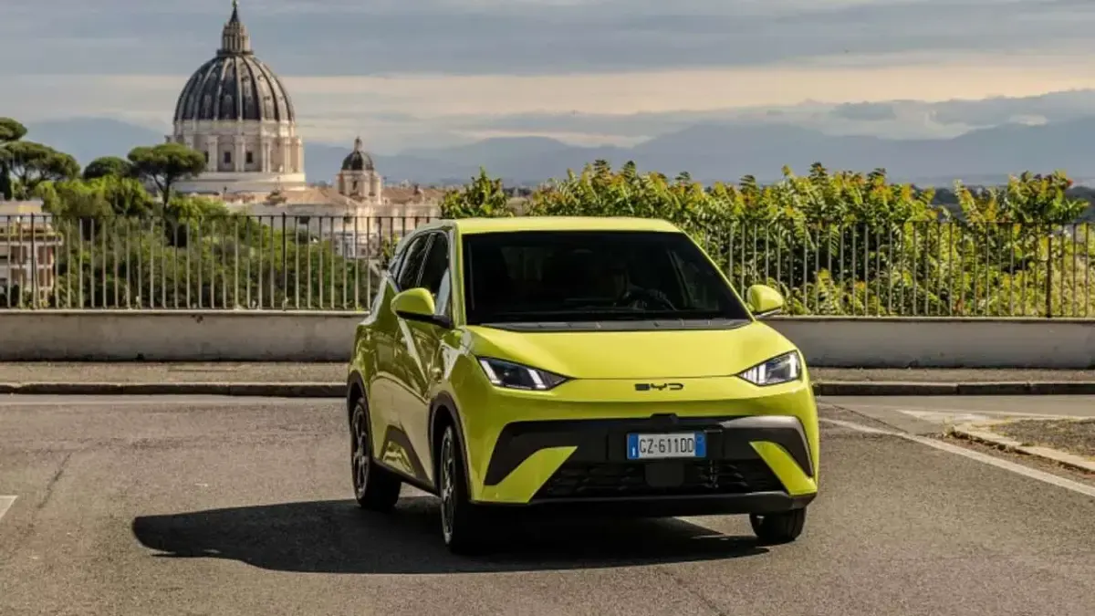 Nuova BYD Dolphin Surf Active 35 kW (48 CV) 2026 Argento Utilitaria