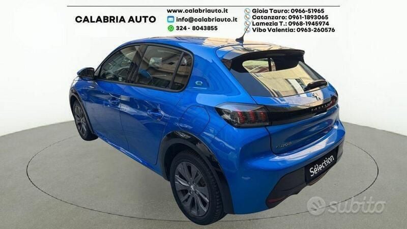 Usata Peugeot e-208 Allure 100 kW (136 CV) 2021 Blu Utilitaria