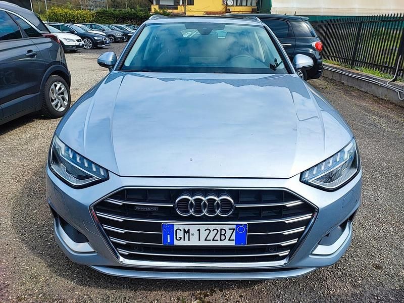 Usado Audi A4 203 CV (149 kW) 2022 Plateado Familiar