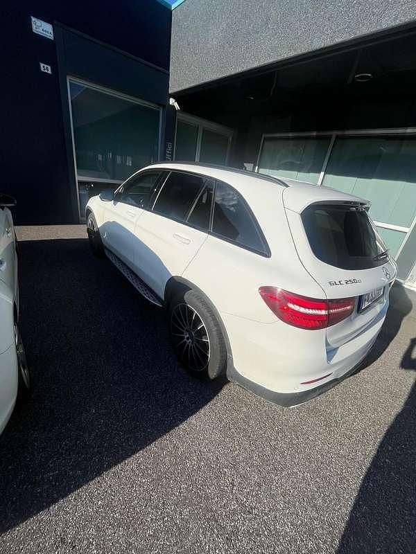 Usata Mercedes GLC250 204 CV (150 kW) 2019 Bianco SUV