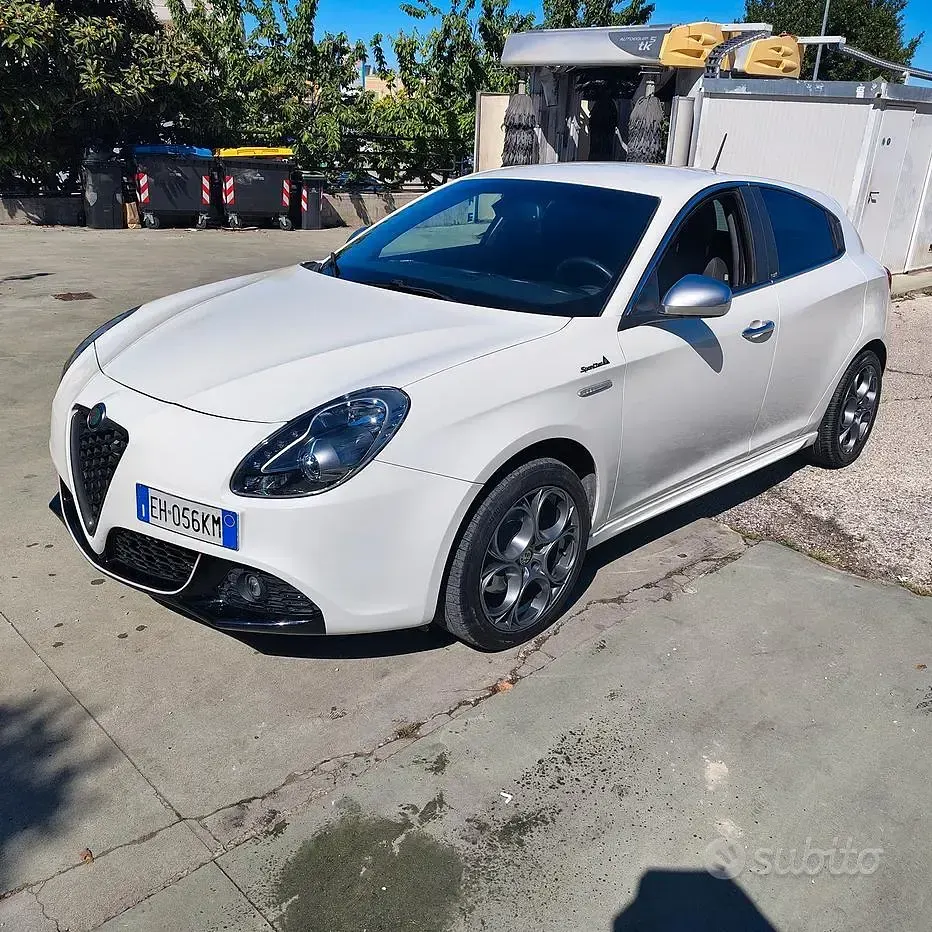 Usata Alfa Romeo Giulietta 140 CV (102 kW) 2011 Bianco Utilitaria