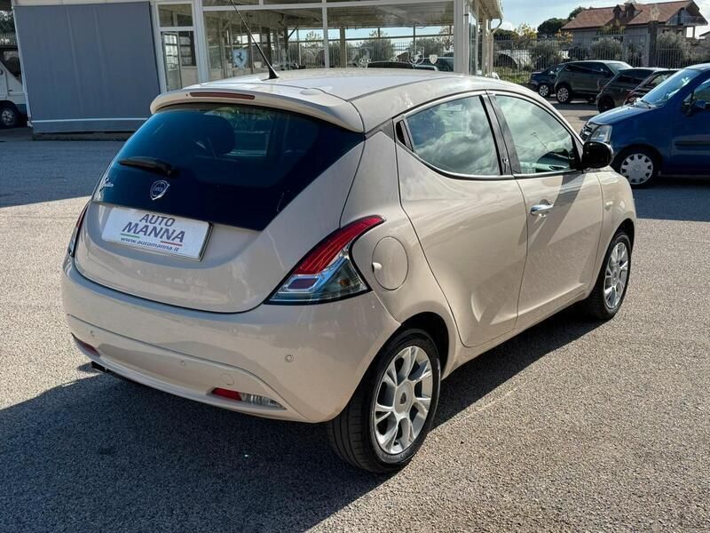 Usata Lancia Ypsilon Gold 95 CV (69 kW) 2017 Beige Utilitaria