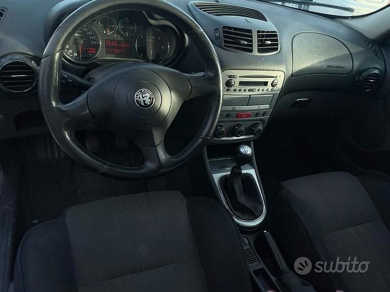 Usado Alfa Romeo 147 120 CV (88 kW) 2007 Gris Utilitario