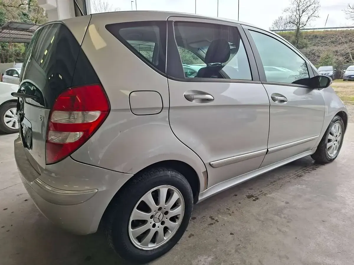 Käytetty Mercedes A170 116 HP (85 kW) 2005 Hopea Tila-auto