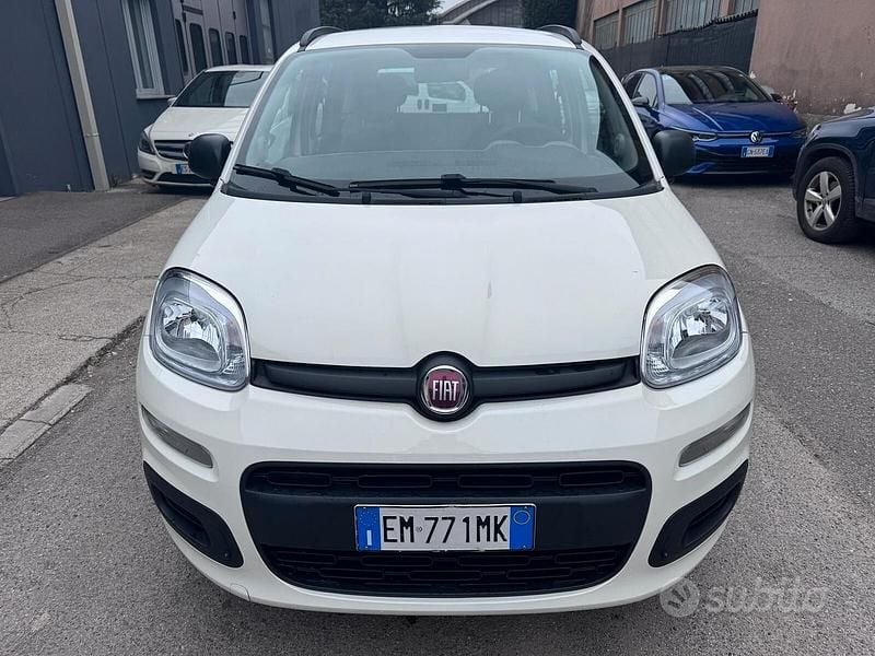 Usata Fiat Panda Lounge 69 CV (50 kW) 2012 Bianco Utilitaria