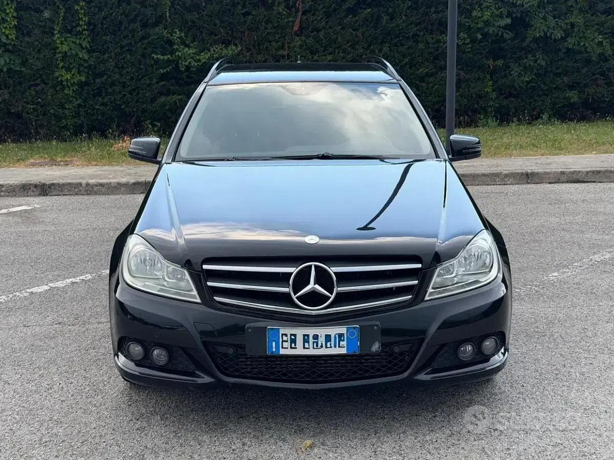 Usata Mercedes C200 136 CV (100 kW) 2015 Nero Station wagon
