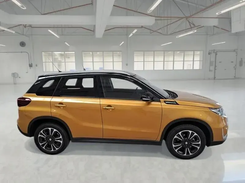 Usata Suzuki Vitara 102 CV (75 kW) 2023 Oro SUV