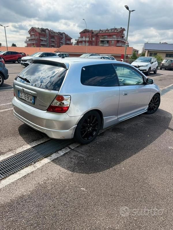 Usata Honda Civic 100 CV (73 kW) 2004 Grigio Berlina