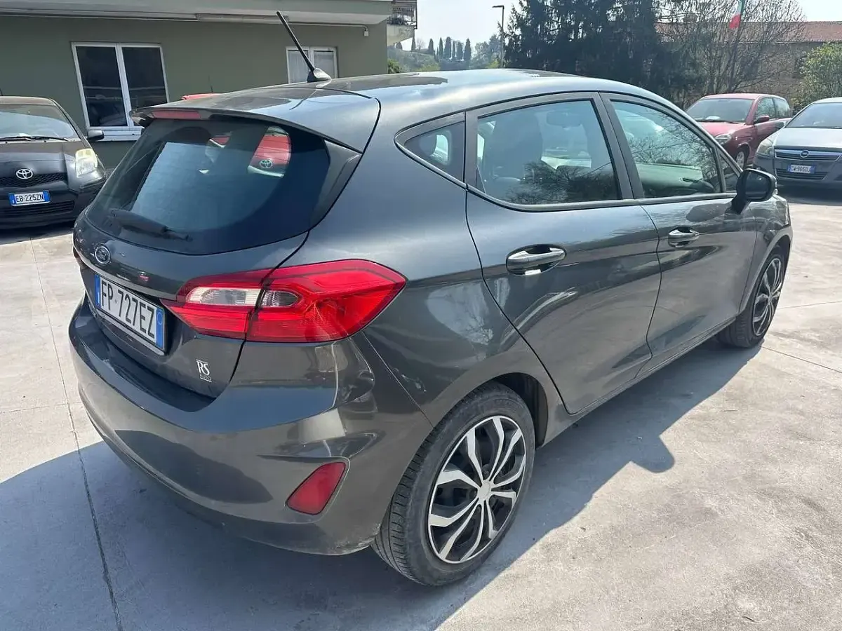 Usata Ford Fiesta Titanium 86 CV (63 kW) 2018 Grigio Utilitaria