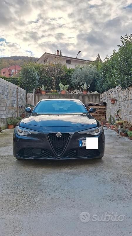Nero Usata 2019 Alfa Romeo Giulia Tre volumi | 25.000 € - Immagine 1/4