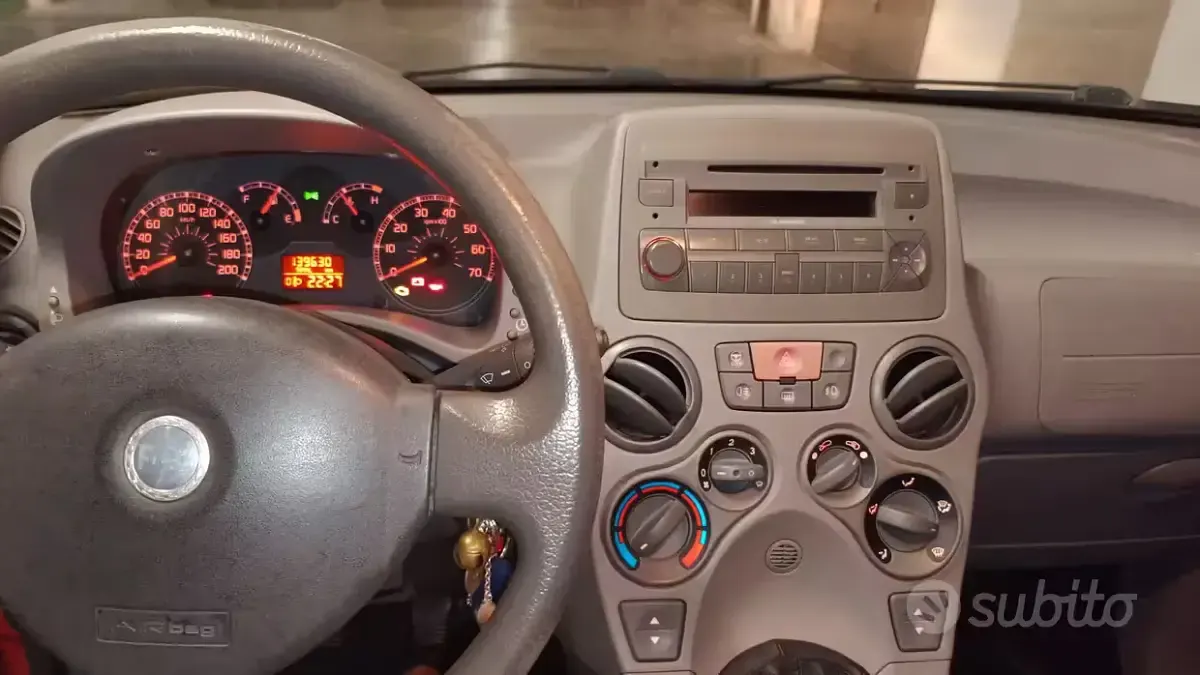 Usata Fiat Panda Emotion 60 CV (44 kW) 2003 Rosso Utilitaria