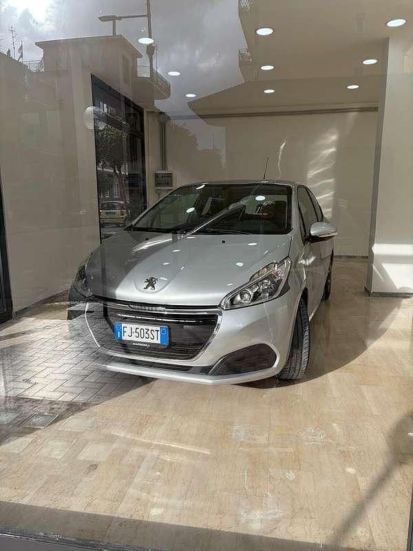 Usata Peugeot 208 Active 82 CV (60 kW) 2017 Utilitaria