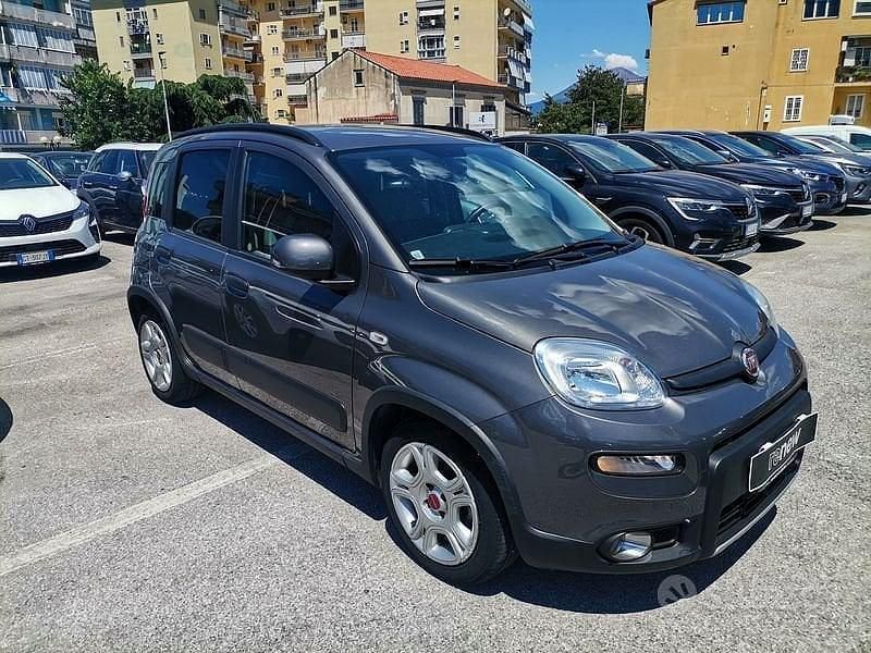 Usata Fiat Panda Red 70 CV (51 kW) 2023 Grigio scuro Utilitaria
