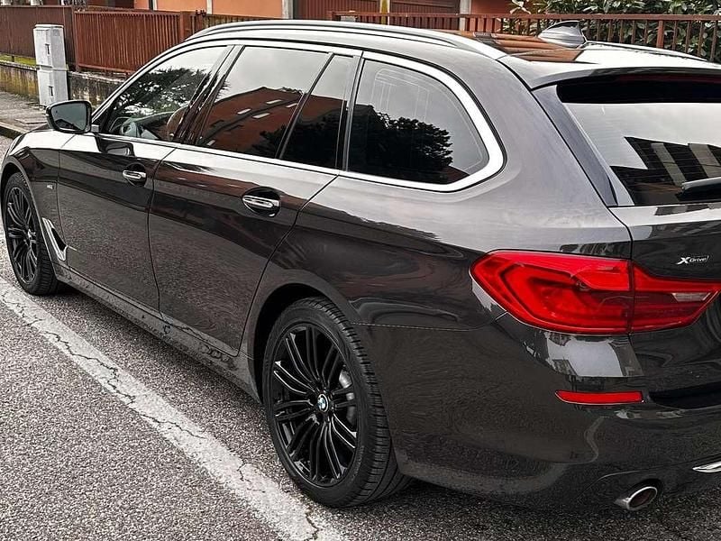 Usata BMW 530 Luxury Line 265 CV (194 kW) 2017 Marrone Station wagon