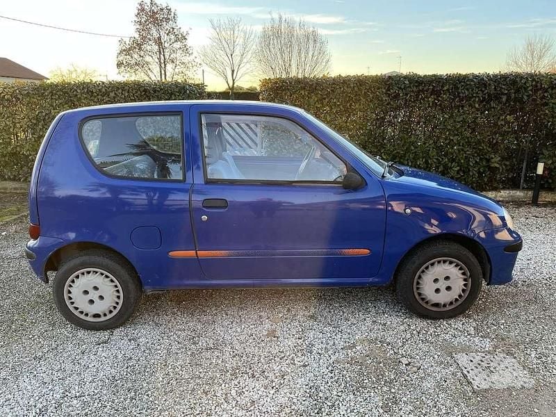Usata Fiat 600 54 CV (39 kW) 2003 Blu/azzurro Berlina