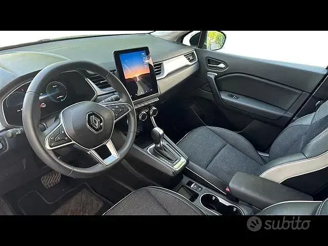 Usata Renault Captur Techno 94 CV (69 kW) 2022 Grigio scuro SUV