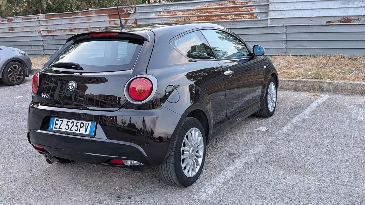 Usata Alfa Romeo MiTo Distinctive 85 CV (62 kW) 2015 Nero Utilitaria