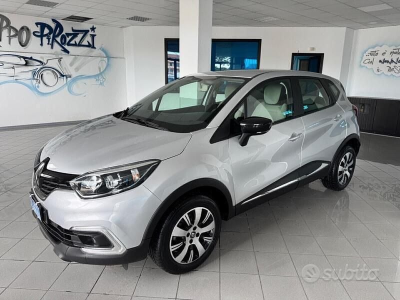Usata Renault Captur 90 CV (66 kW) 2018 Grigio SUV