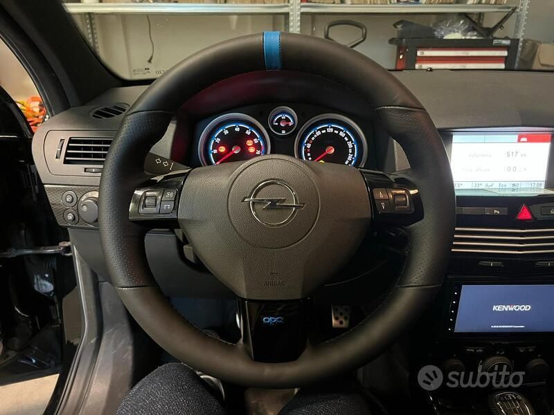 Begagnad Opel Astra OPC 240 HK (176 kW) 2009 Svart Halvkombi