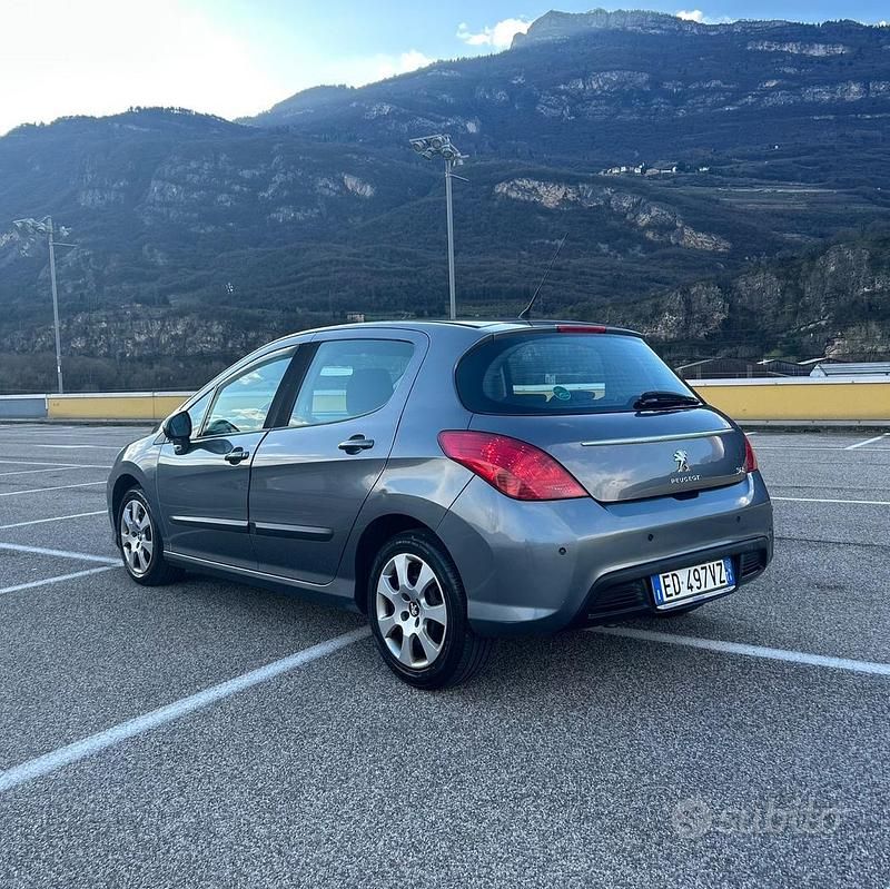 Usata Peugeot 308 Active 120 CV (88 kW) 2011 Nero Berlina