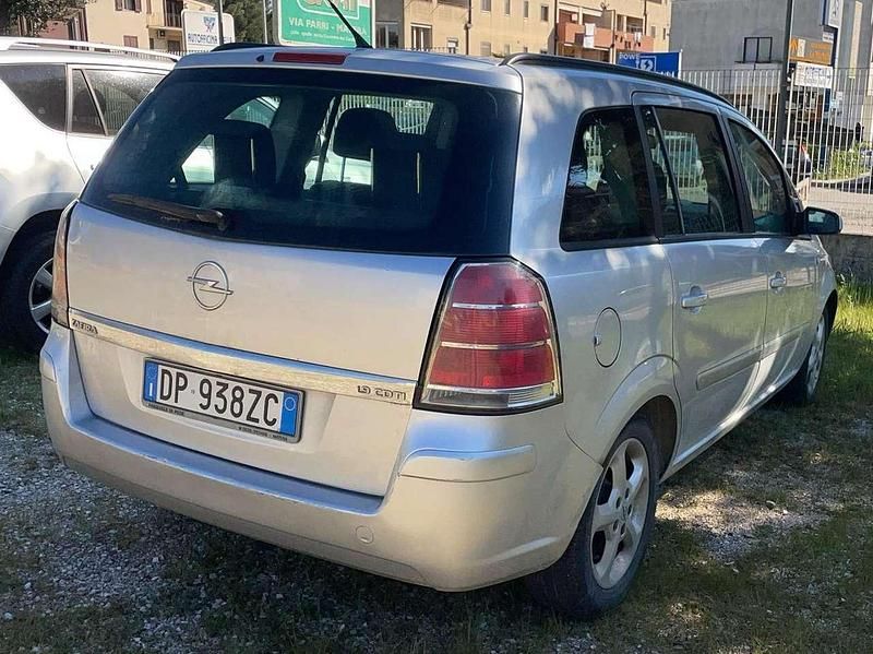 Usata Opel Zafira Enjoy 120 CV (88 kW) 2008 Argento Monovolume
