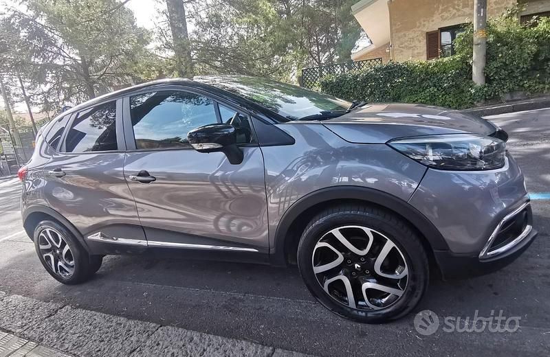 Usata Renault Captur 90 CV (66 kW) 2014 Grigio SUV