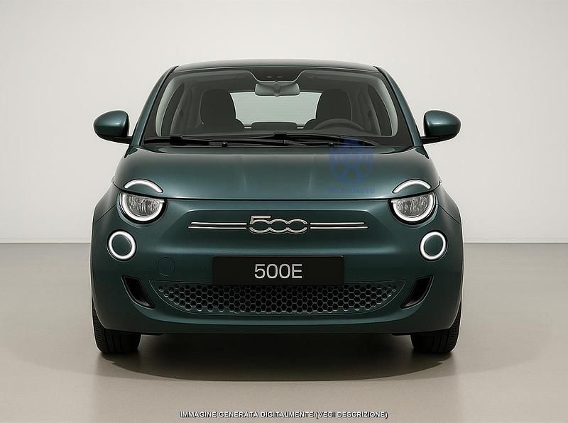 Usata Fiat 500e Action 69 kW (95 CV) 2023 Verde Utilitaria