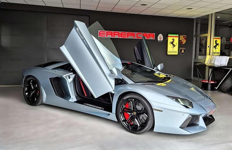 Usata Lamborghini Aventador 700 CV (514 kW) 2017 Azzurro thetys Coupé