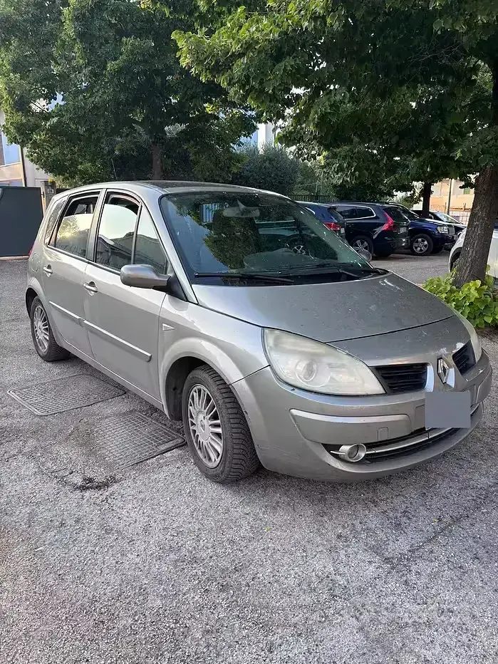 Usata Renault Scénic II 106 CV (77 kW) 2007 Monovolume