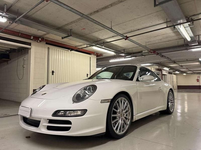 Carrara white Usata 2005 Porsche 911 Carrera S Coupé | 63.500 € (Buon prezzo) - Immagine 1/4