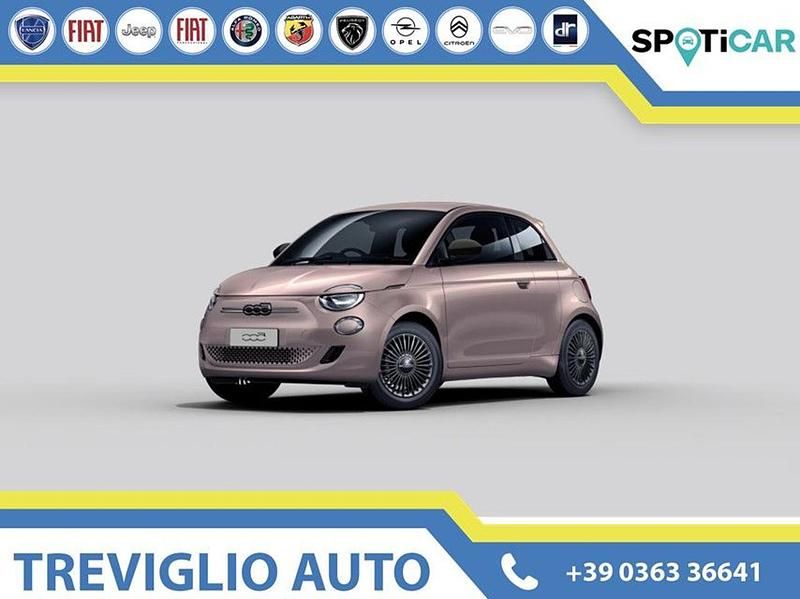 Usata Fiat 500e La Prima 86 kW (118 CV) 2022 Bianco pastello Utilitaria