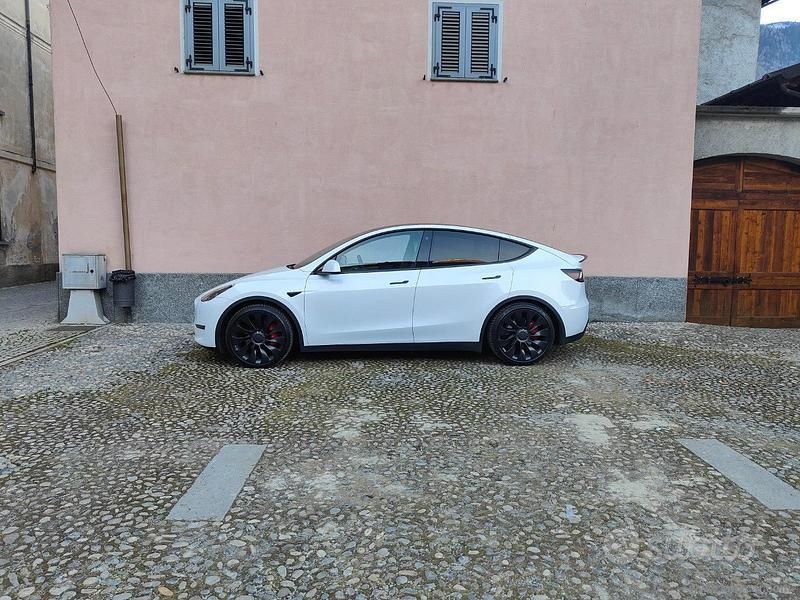 Usata Tesla Model Y Performance 392 kW (534 CV) 2024 Bianco SUV
